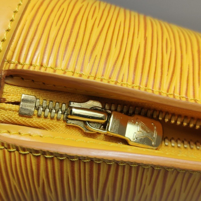 Louis Vuitton(LV)Lussac牛皮純色中古單肩包-9