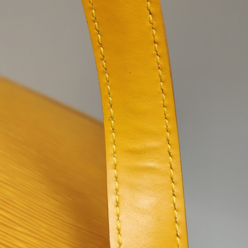 Louis Vuitton(LV)Lussac牛皮純色中古單肩包-15