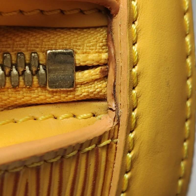 Louis Vuitton(LV)Lussac牛皮純色中古單肩包-20