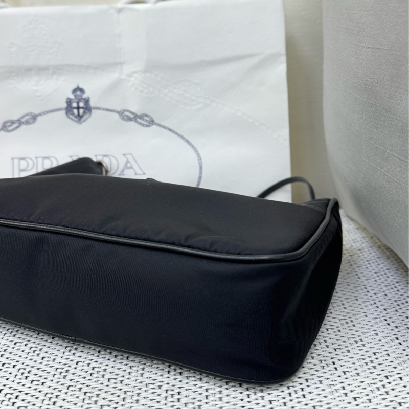 Prada 黑色尼龍三合一hobo包-9