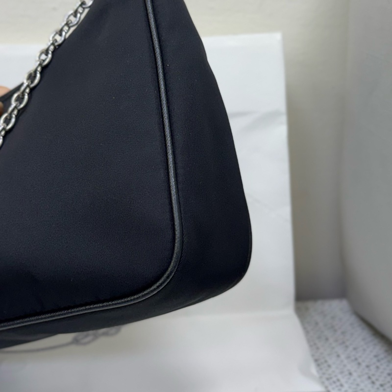 Prada 黑色尼龍三合一hobo包-12