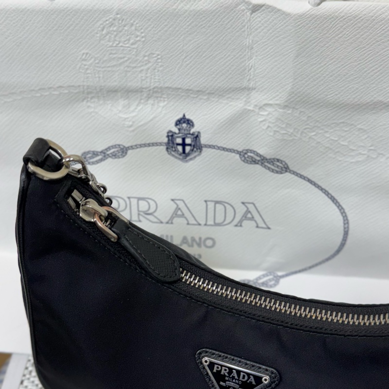 Prada 黑色尼龍三合一hobo包-16