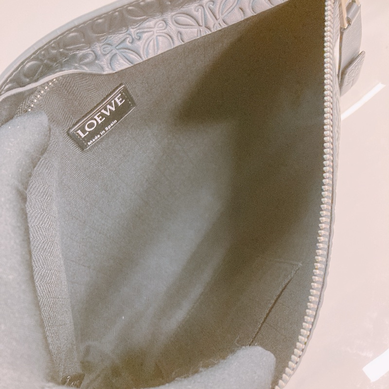 MS0465 LOEWE 羅威經典花紋手拿包包T POUCH ANAGRAM REPEAT CALFSKIN-11