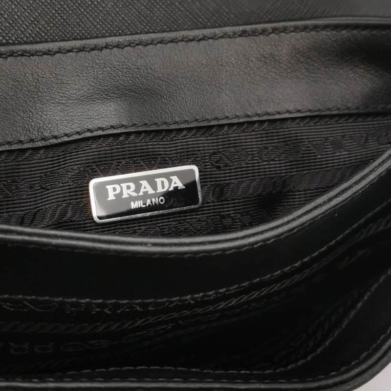 Prada牛皮純色字母Logo單肩包-7