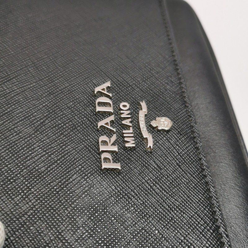 Prada牛皮純色字母Logo單肩包-11