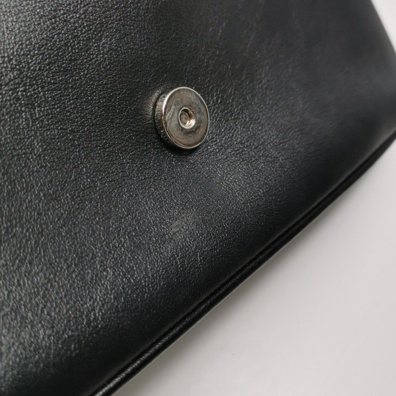 Prada牛皮純色字母Logo單肩包-16