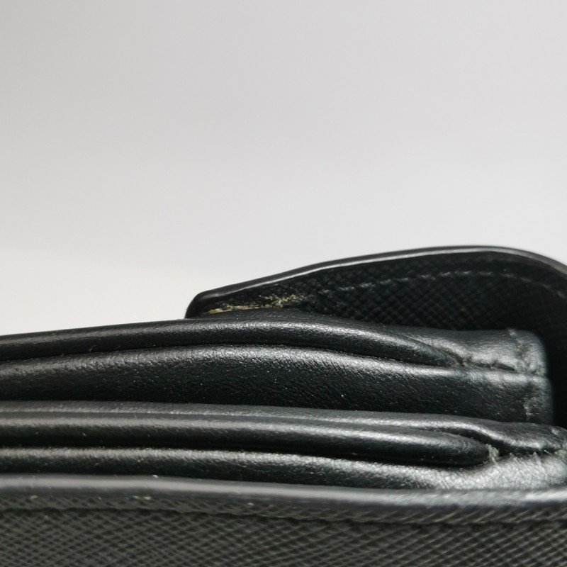 Prada牛皮純色字母Logo單肩包-18