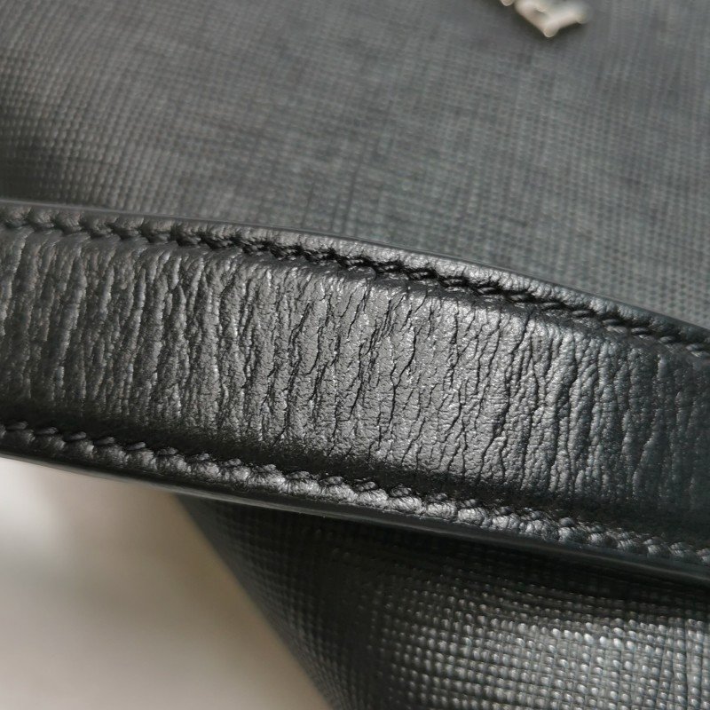 Prada牛皮純色字母Logo單肩包-19