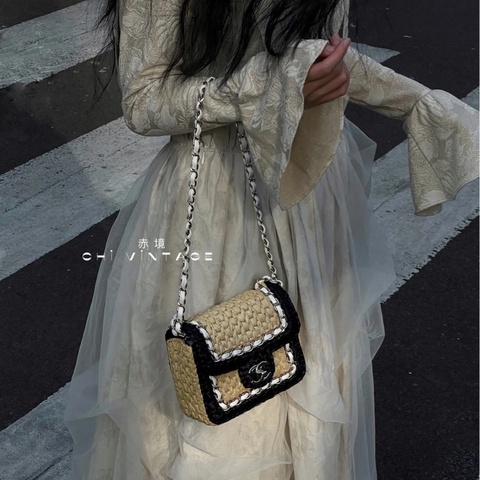 ✨Chanel 99🆕 拉菲草編織方胖子 拼接黑色皮革 慵懶優雅風 晶片款