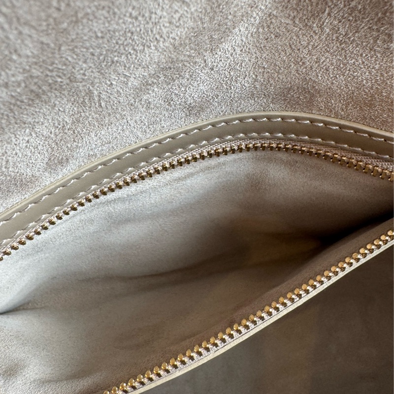 Dior奶茶色黛妃雙釦掀蓋橫式郵差包-33