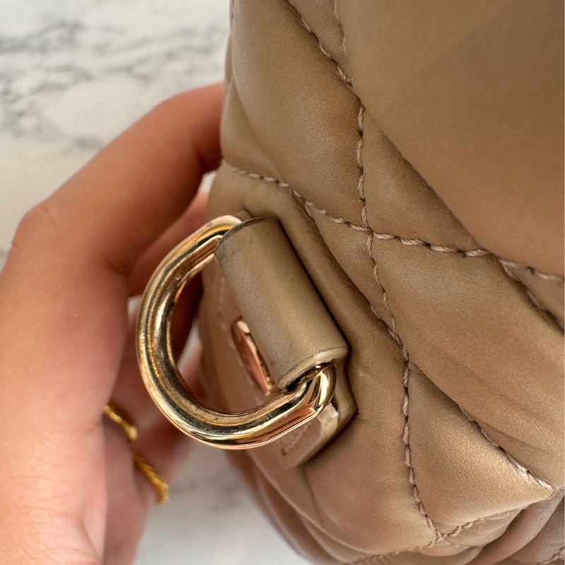 Dior奶茶色黛妃雙釦掀蓋橫式郵差包-46