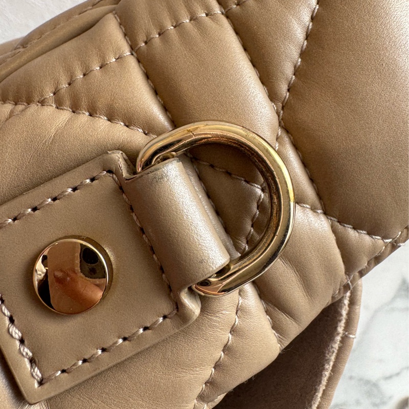 Dior奶茶色黛妃雙釦掀蓋橫式郵差包-47