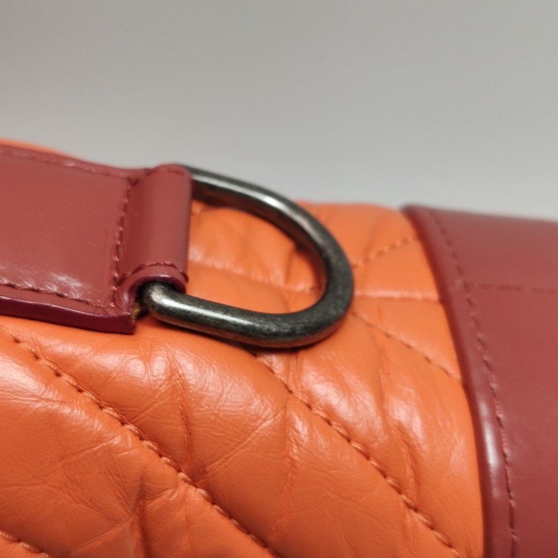 Chanel Gabrielle流浪包小號牛皮拼色菱格絎縫雙鏈條設計單肩包-14