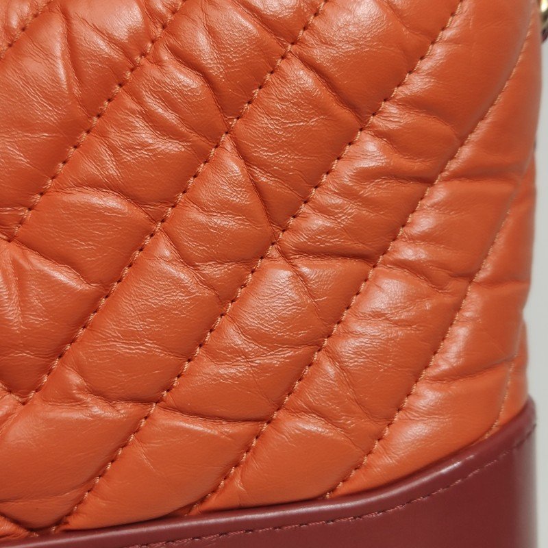 Chanel Gabrielle流浪包小號牛皮拼色菱格絎縫雙鏈條設計單肩包-18