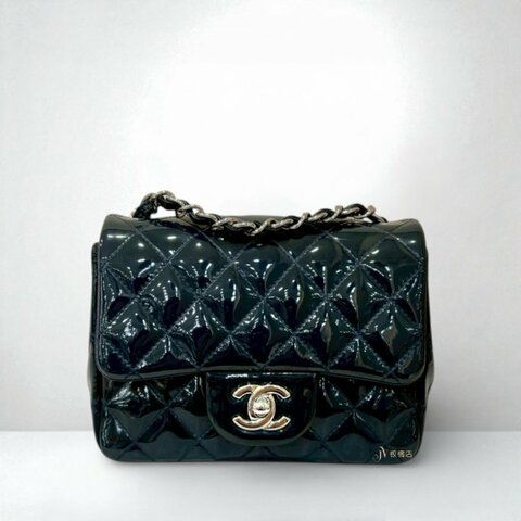 Chanel 深藍漆皮方胖子迷你口蓋包 A35200