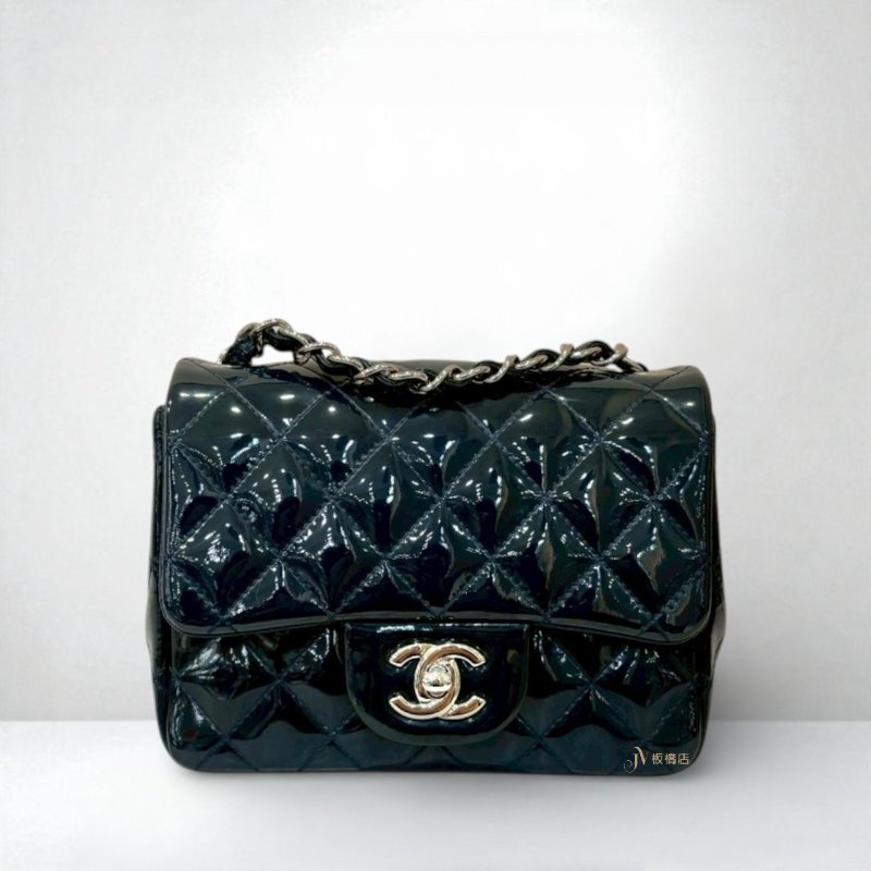 Chanel 深藍漆皮方胖子迷你口蓋包 A35200-0