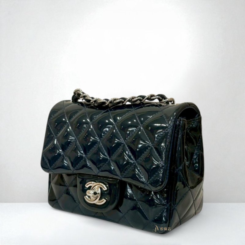 Chanel 深藍漆皮方胖子迷你口蓋包 A35200-1