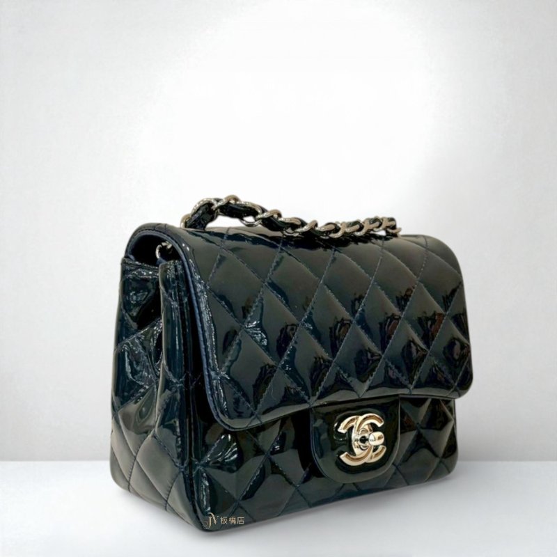 Chanel 深藍漆皮方胖子迷你口蓋包 A35200-2