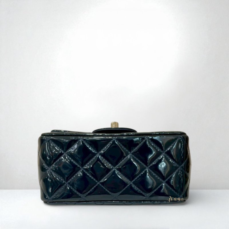Chanel 深藍漆皮方胖子迷你口蓋包 A35200-4