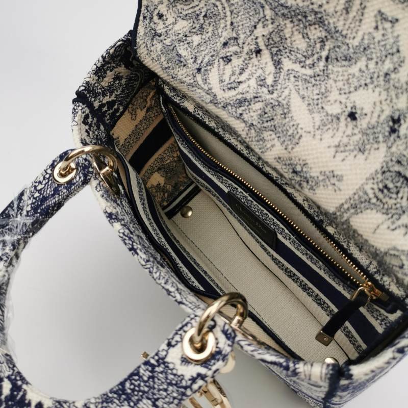 Dior Lady Dior戴妃包中號帆布圖案刺繡字母Logo吊飾斜挎包單肩包-6