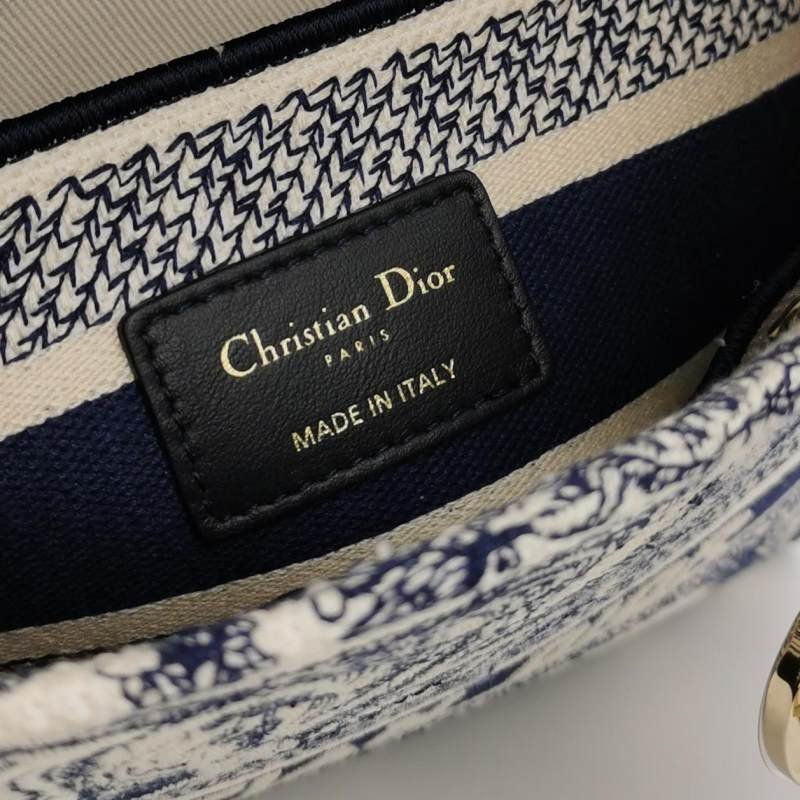 Dior Lady Dior戴妃包中號帆布圖案刺繡字母Logo吊飾斜挎包單肩包-7