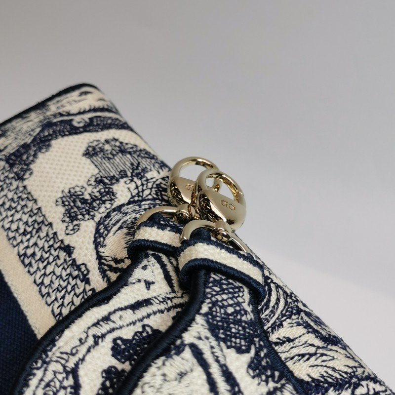 Dior Lady Dior戴妃包中號帆布圖案刺繡字母Logo吊飾斜挎包單肩包-11