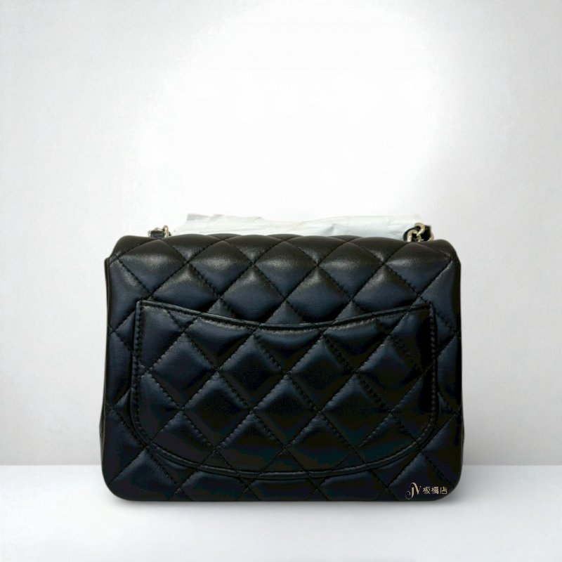 Chanel 黑羊皮淡金釦方胖子A35200-3