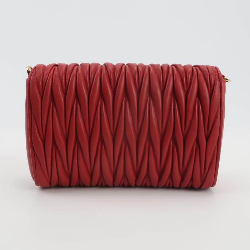 Miu Miu羊皮純色字母logo褶皺斜挎包單肩包-4