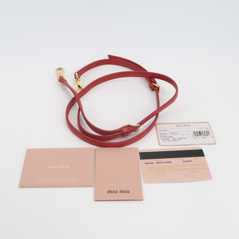 Miu Miu羊皮純色字母logo褶皺斜挎包單肩包-8