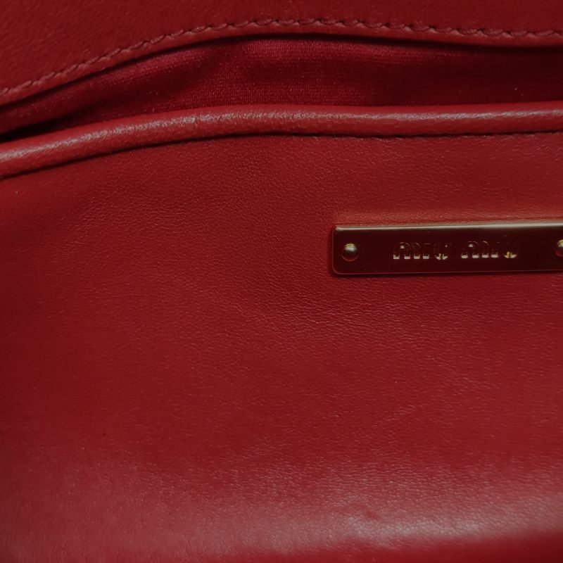 Miu Miu羊皮純色字母logo褶皺斜挎包單肩包-9