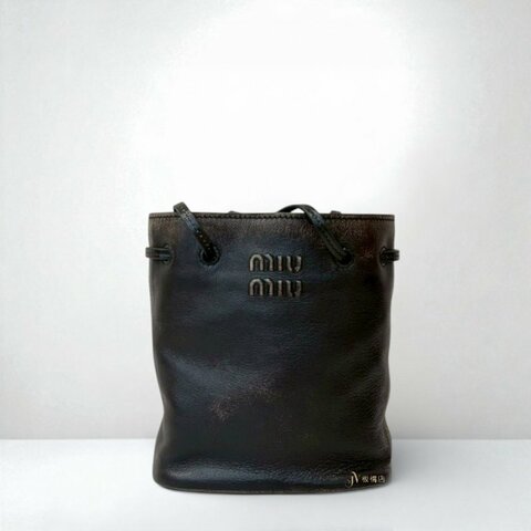 MIUMIU 造舊咖啡色納帕皮革小水桶袋