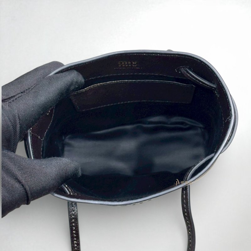 MIUMIU 造舊咖啡色納帕皮革小水桶袋-8