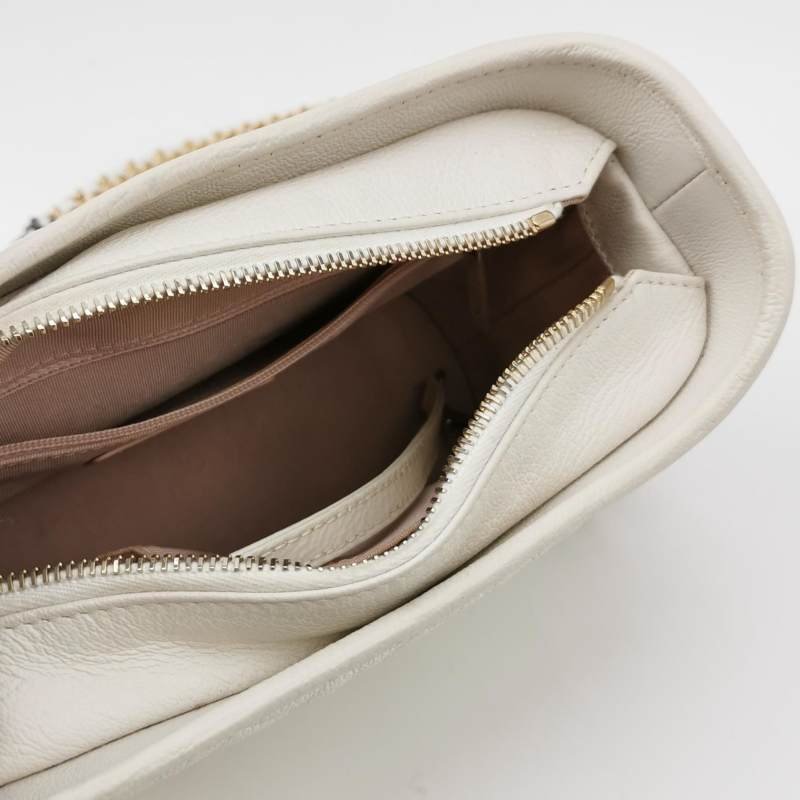 Chanel Gabrielle流浪包小號羊皮漆皮菱格絎縫雙鏈條設計單肩包-6