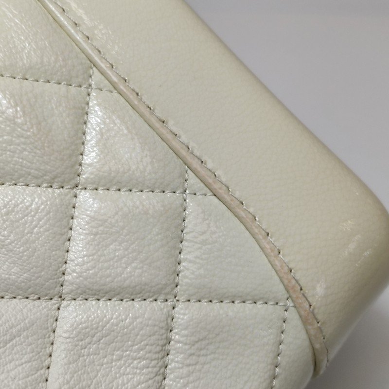 Chanel Gabrielle流浪包小號羊皮漆皮菱格絎縫雙鏈條設計單肩包-18