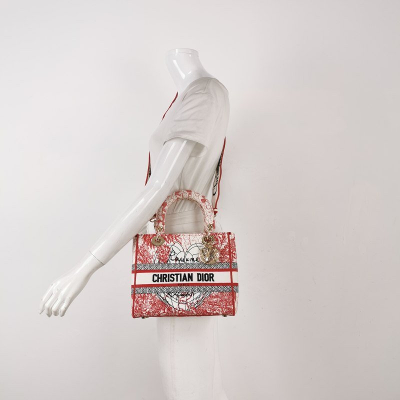 Dior Lady Dior戴妃包中號帆布愛心刺繡字母Logo吊飾斜挎包單肩包-1