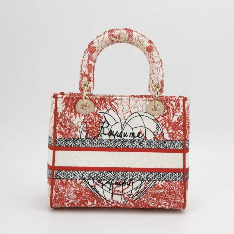 Dior Lady Dior戴妃包中號帆布愛心刺繡字母Logo吊飾斜挎包單肩包-4