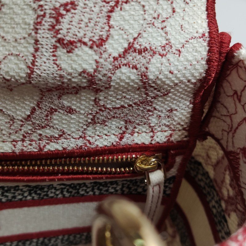 Dior Lady Dior戴妃包中號帆布愛心刺繡字母Logo吊飾斜挎包單肩包-9