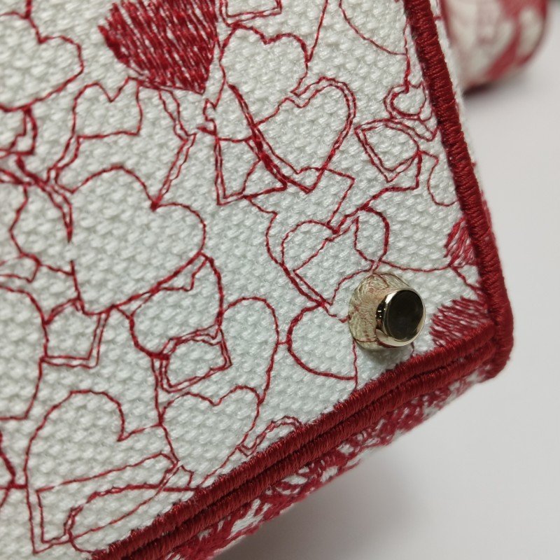 Dior Lady Dior戴妃包中號帆布愛心刺繡字母Logo吊飾斜挎包單肩包-12