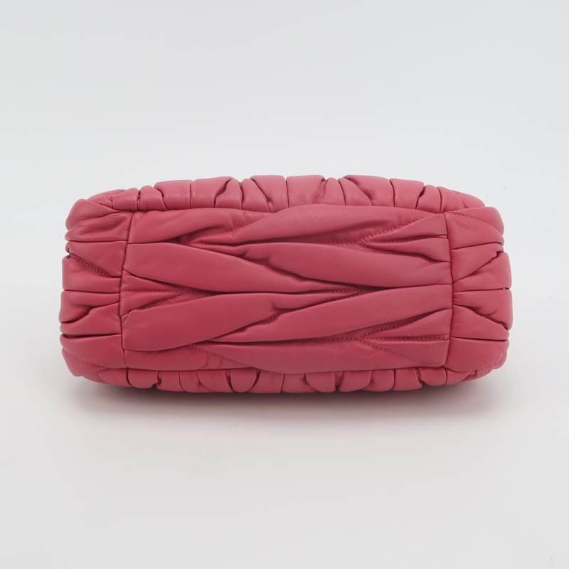 Miu Miu Belle羊皮純色絎縫字母Logo斜挎包單肩包-5