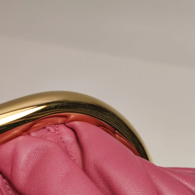 Miu Miu Belle羊皮純色絎縫字母Logo斜挎包單肩包-10