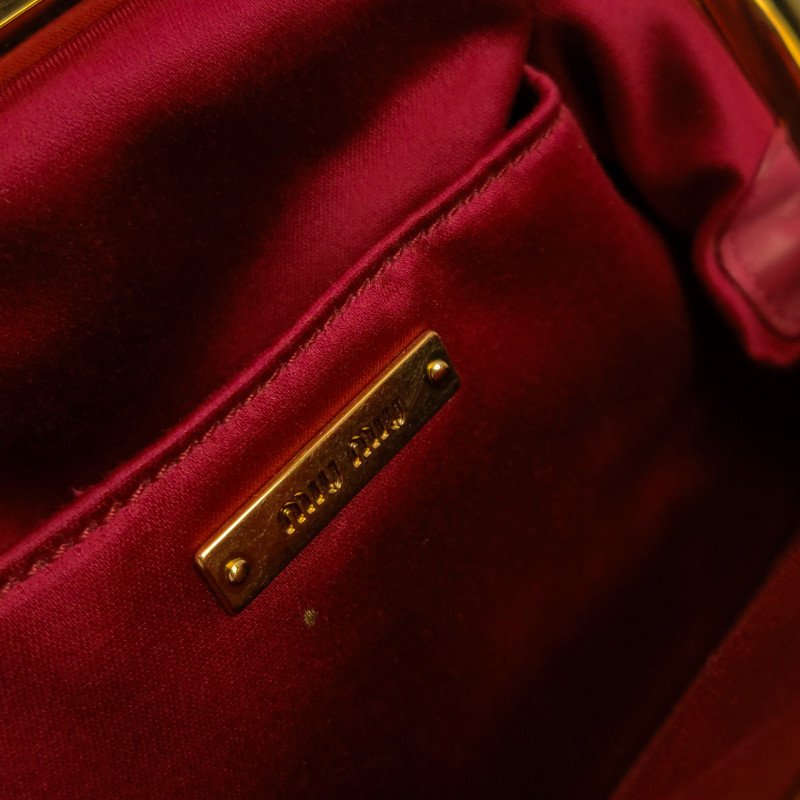 Miu Miu Belle羊皮純色絎縫字母Logo斜挎包單肩包-12