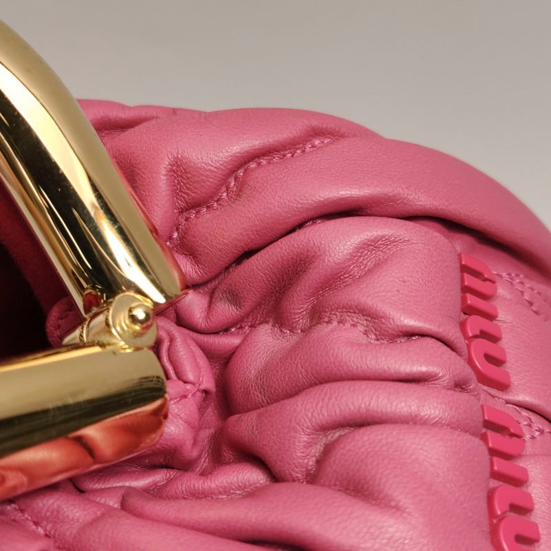 Miu Miu Belle羊皮純色絎縫字母Logo斜挎包單肩包-13