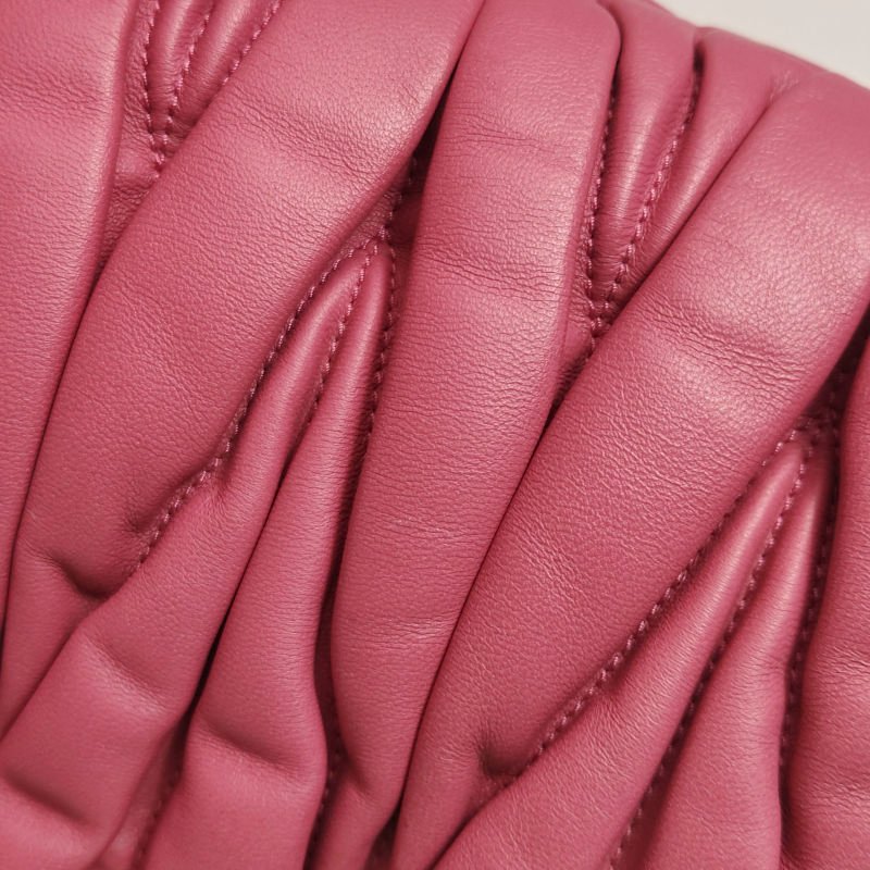 Miu Miu Belle羊皮純色絎縫字母Logo斜挎包單肩包-15