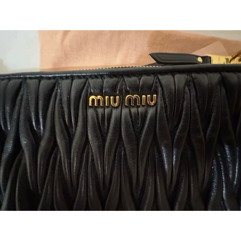 Miu Miu 羊皮手拿包-1