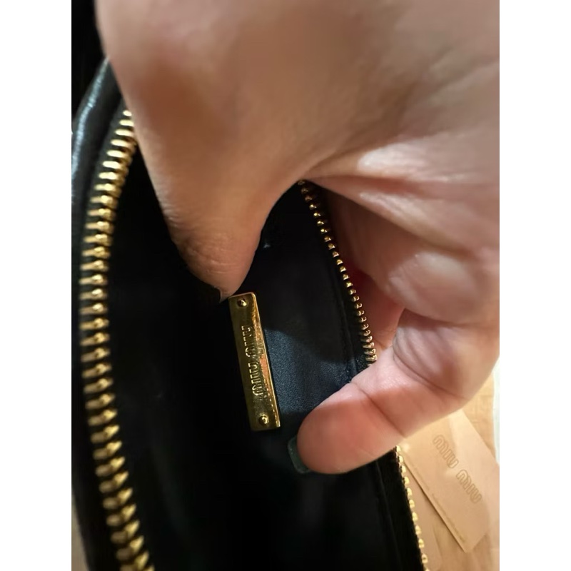 Miu Miu 羊皮手拿包-4