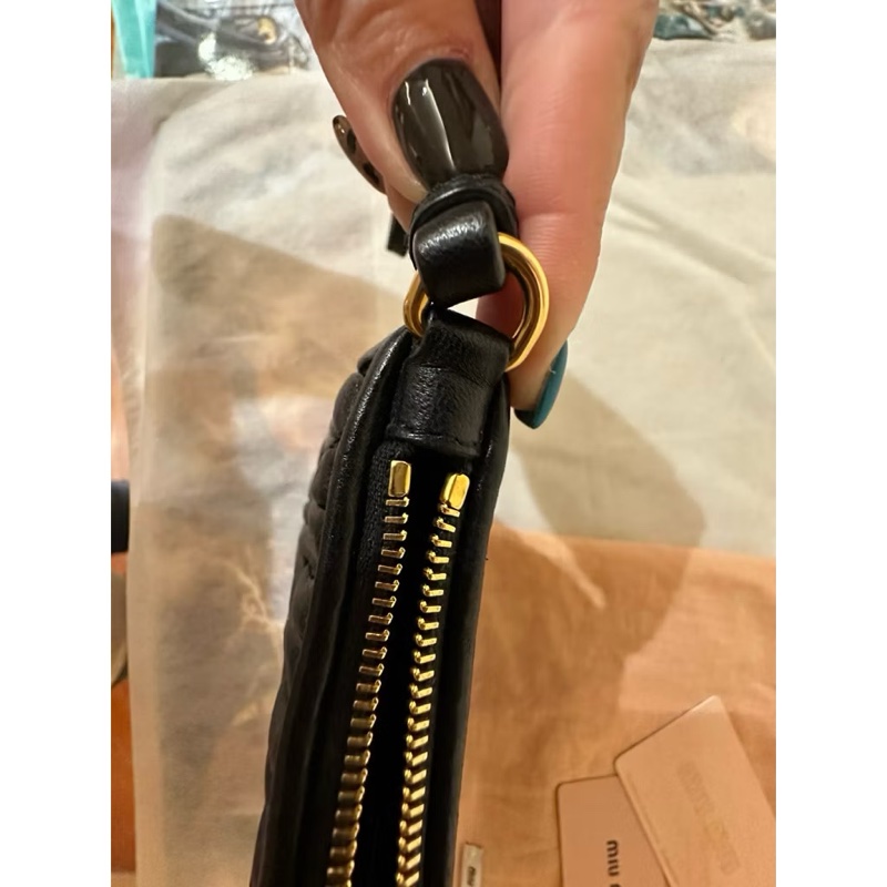 Miu Miu 羊皮手拿包-12