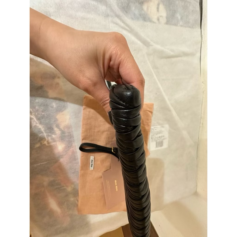 Miu Miu 羊皮手拿包-16