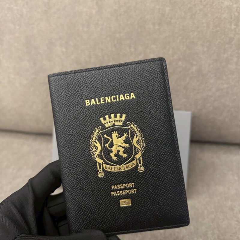 巴黎世家護照卡包-1