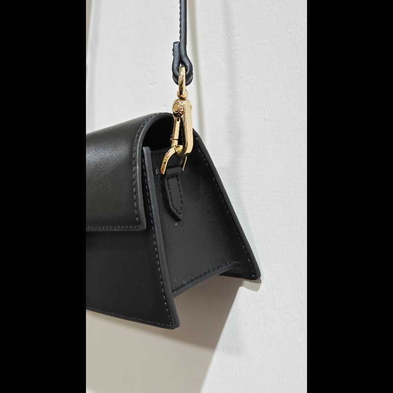 charles&keith斜背包-4