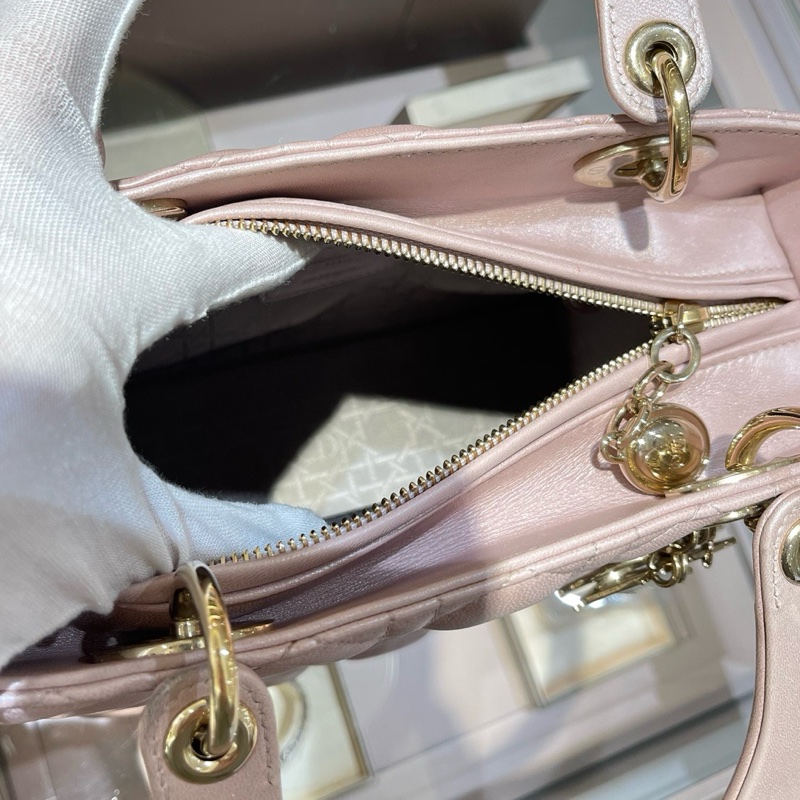 Dior迪奥珠光粉羊皮五格戴妃包-7